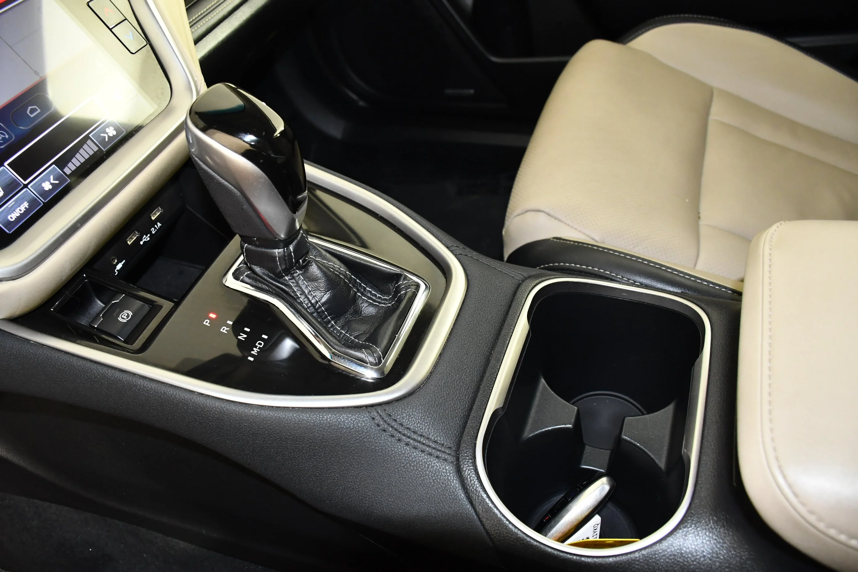 Used 2020 Tungsten Metallic Subaru Limited image 31