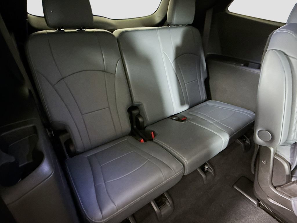 Used 2023 Summit White Buick Essence image 25