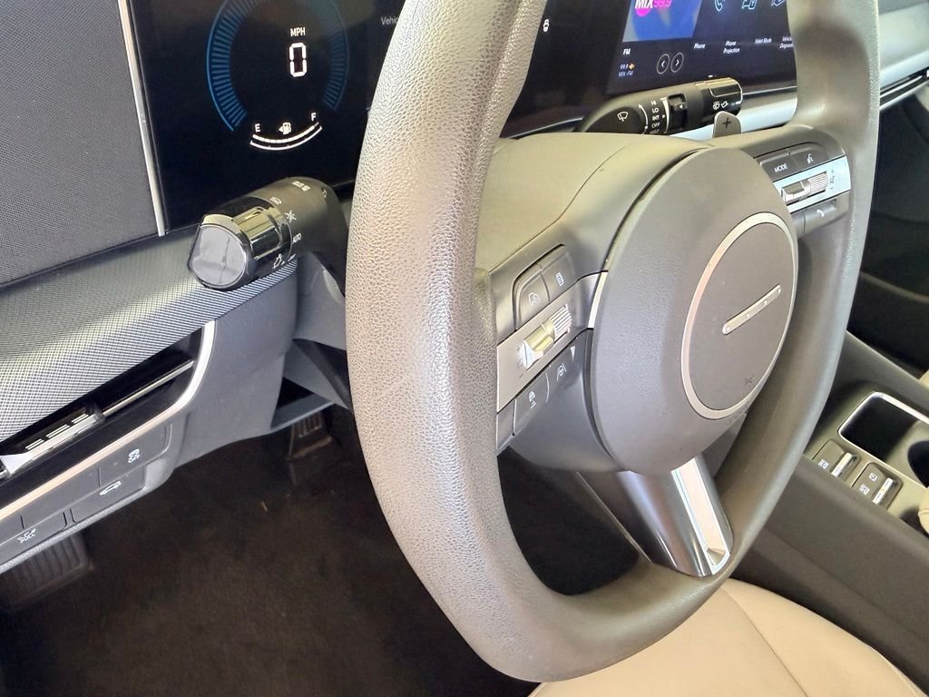Used 2025 Black Hyundai SEL image 19