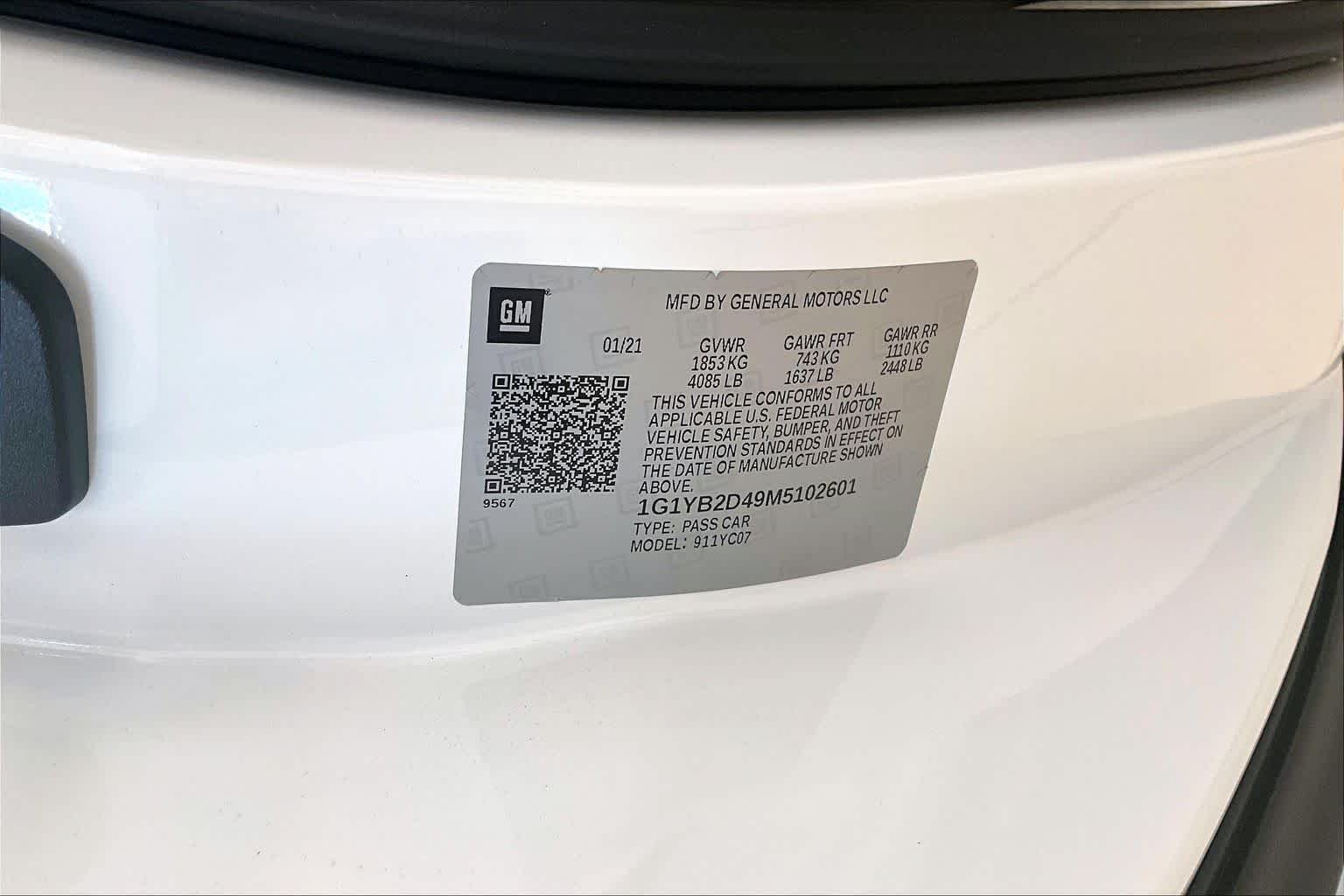Used 2021 Arctic White Chevrolet 2LT image 28