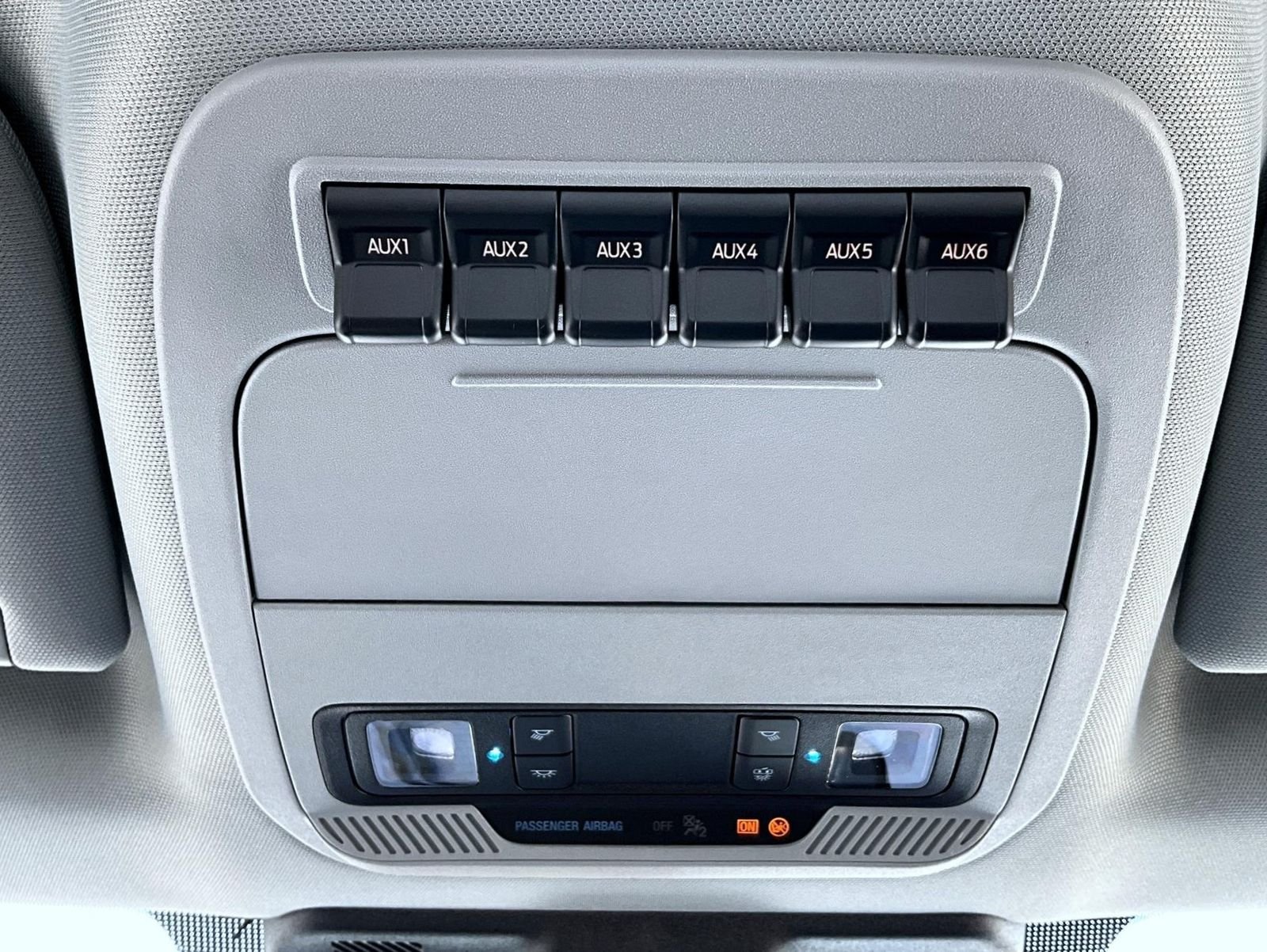 New 2026 Oxford White Ford XL image 15