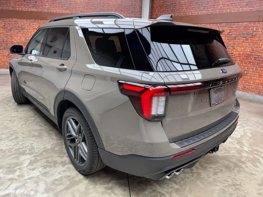 New 2026 Marsh Gray Ford ST image 2