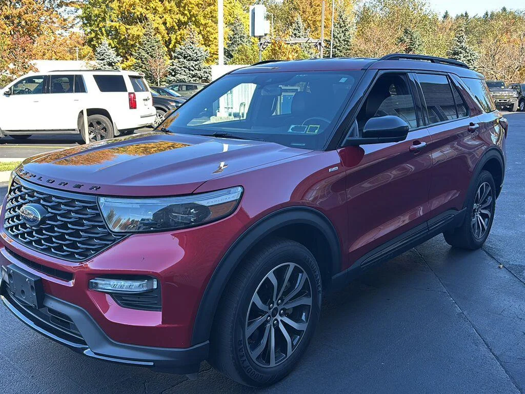 Used 2022 Rapid Red Metallic Tinted Clearcoat Ford ST-Line image 2