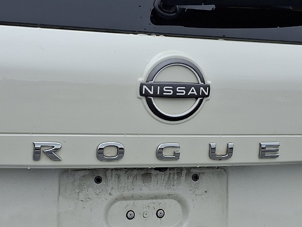 Used 2023 White Nissan SV image 9