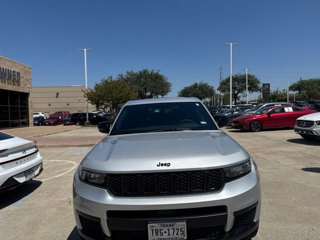 Used 2023 Silver Jeep Altitude image 12
