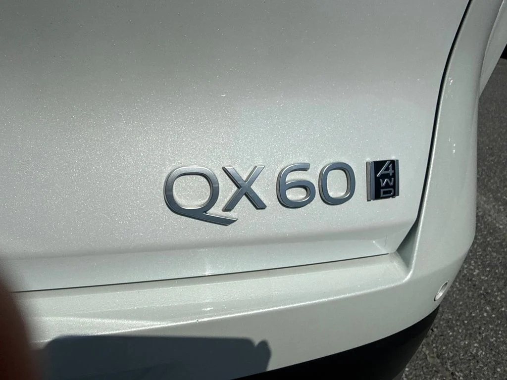 Used 2026 White INFINITI LUXE image 28
