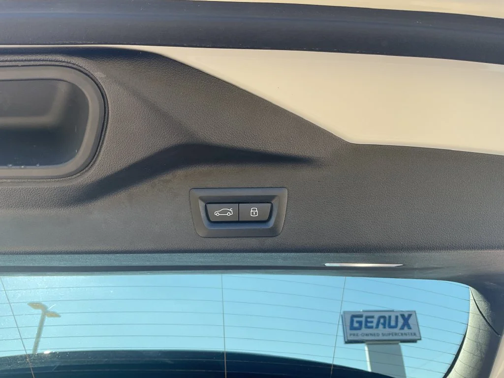 Used 2026 White BMW sDrive40i image 10