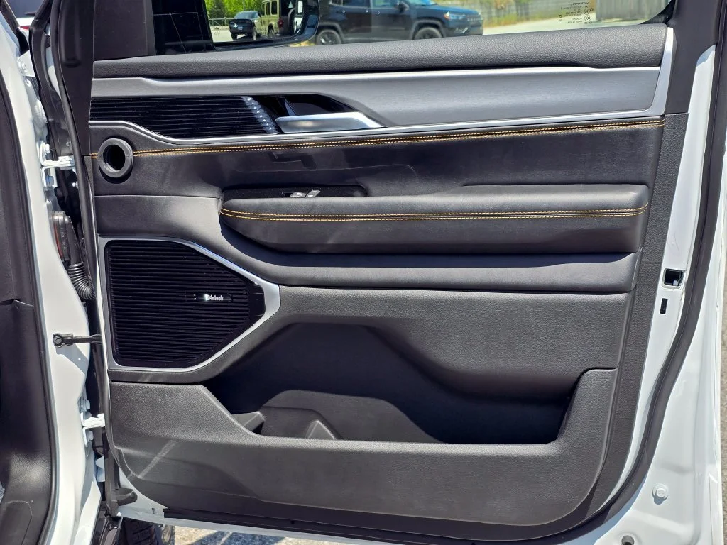 New 2026 White Jeep  image 36
