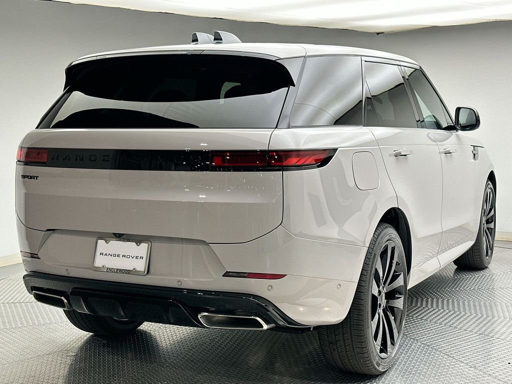 New 2027 Borasco Grey Metallic Land Rover Dynamic SE image 3