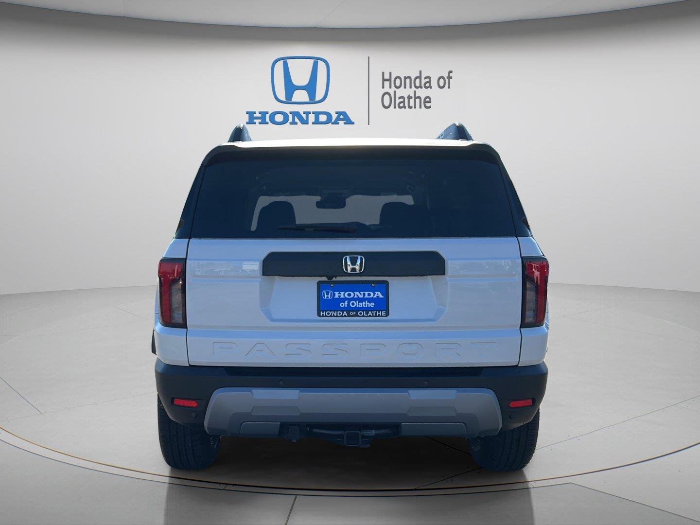 New 2026 Platinum White Pearl Honda RTL Towing image 4