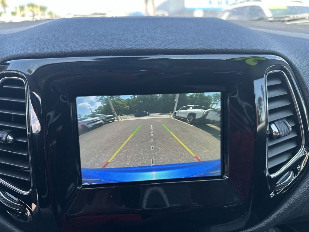 Used 2021  Jeep Altitude image 25