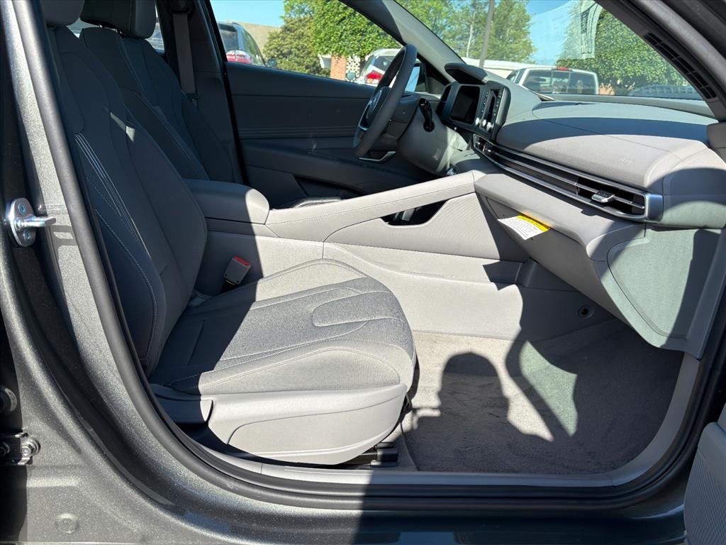 New 2026 Amazon Gray Pearl (a5g) Hyundai SEL Sport image 12