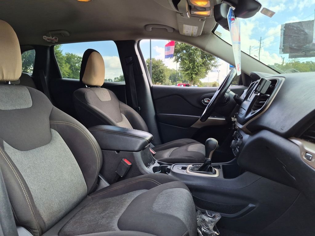 Used 2017 Silver Jeep Sport image 22