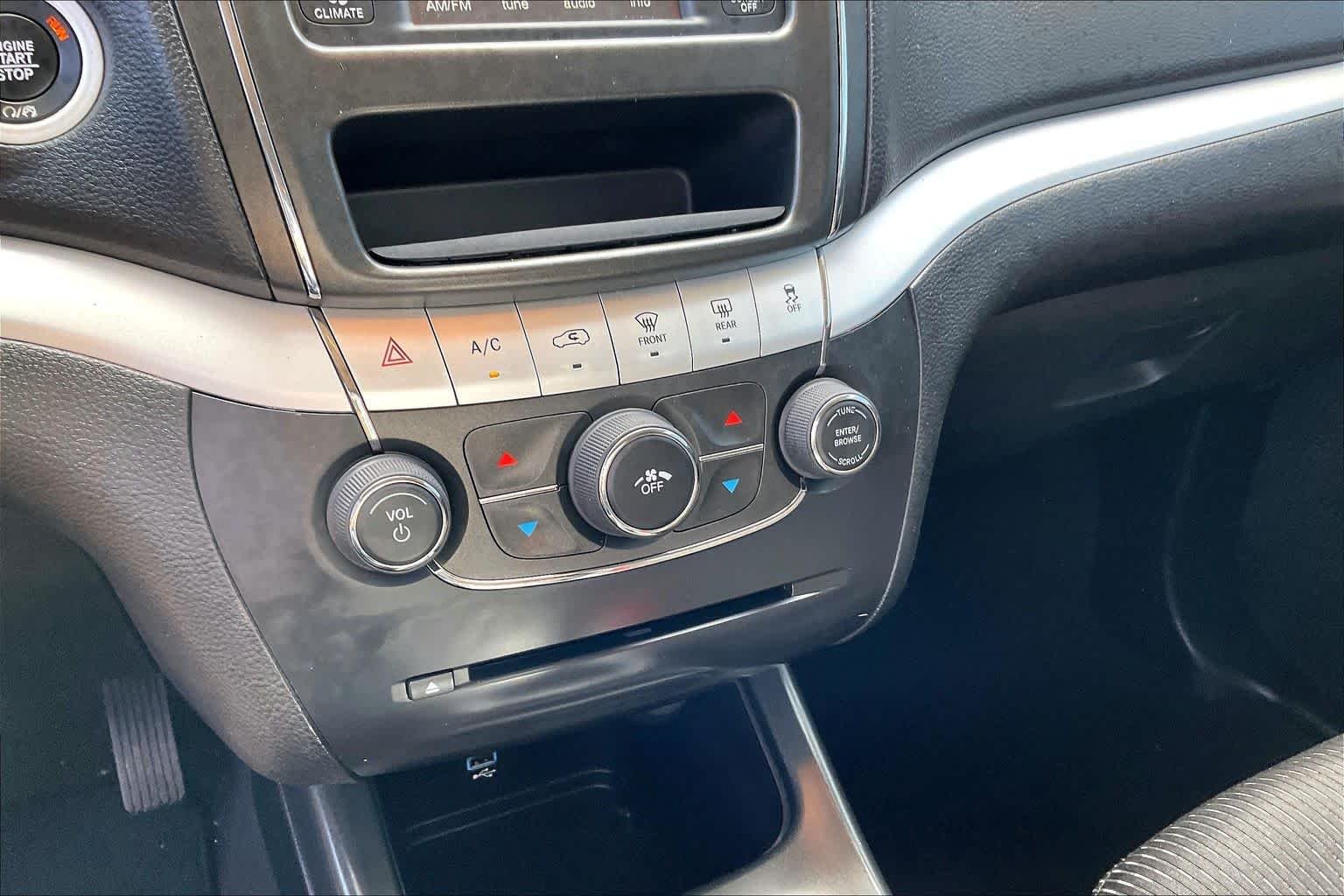 Used 2018 Billet Clearcoat Dodge SE image 33