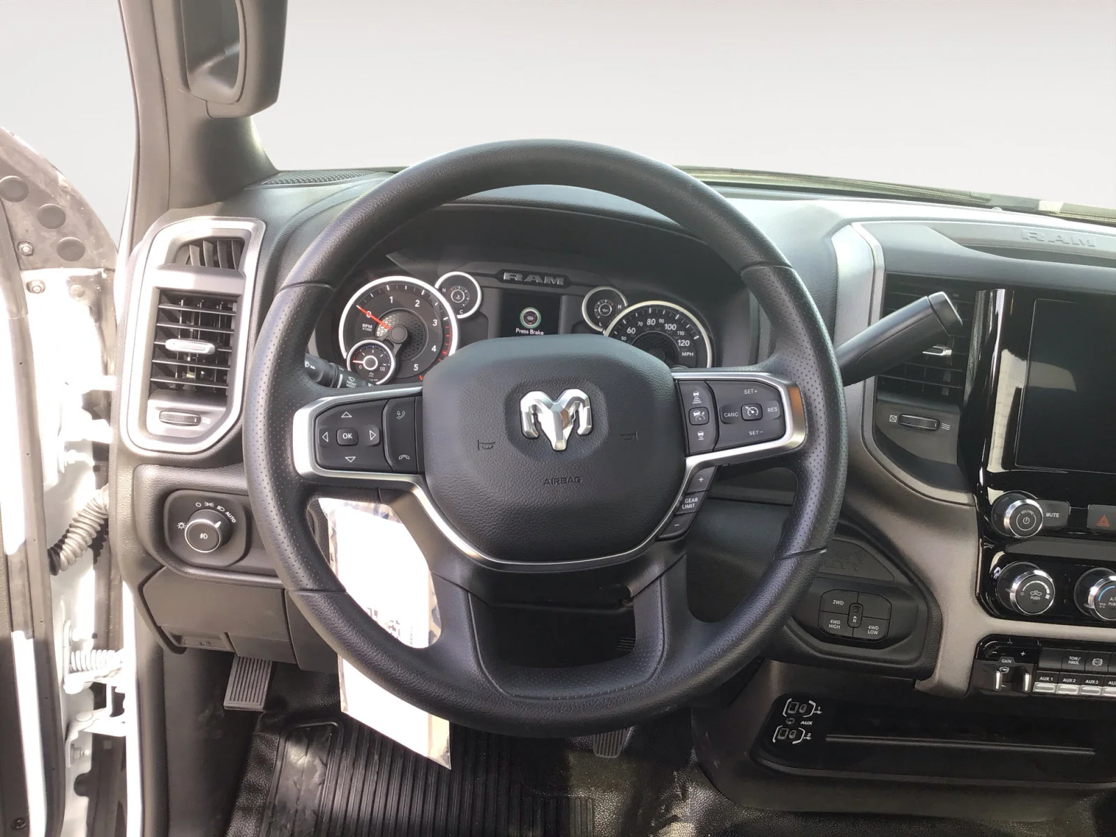 2026 RAM 3500 Chassis Tradesman - Photo 13