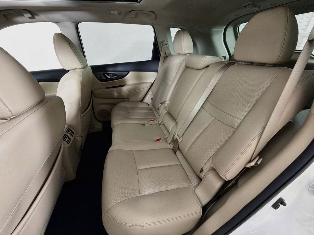 Used 2016 Pearl White Nissan SL image 26