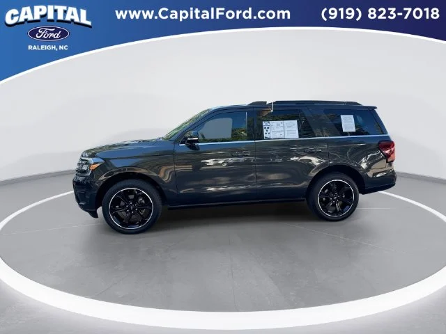 Used 2023  Ford Limited image 5