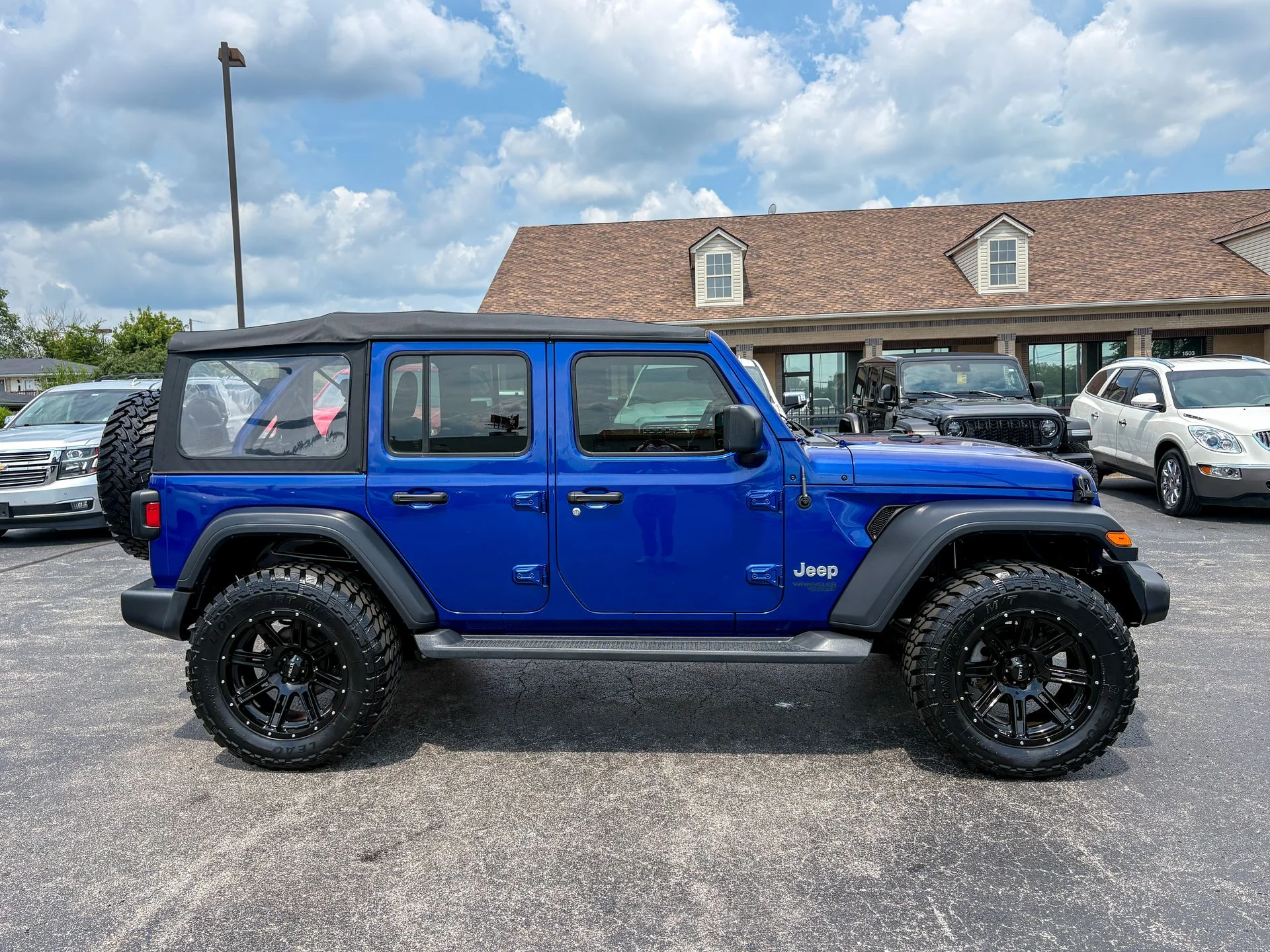 Used 2019 Blue Jeep Unlimited Sport image 13