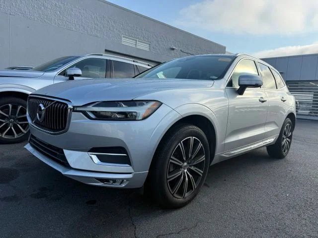 Used 2020 711 Bright Silver metallic Volvo Inscription image 2