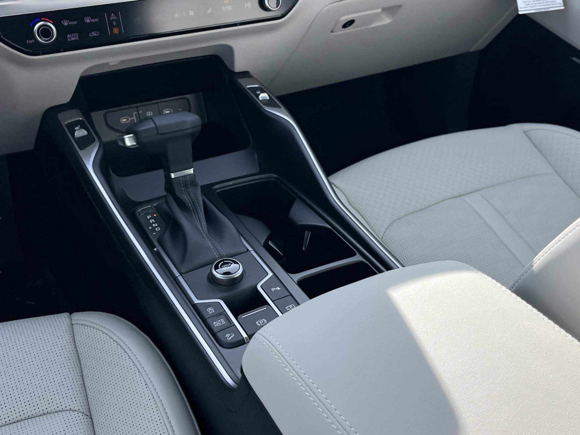 New 2026 Glacial White Pearl Kia EX image 18