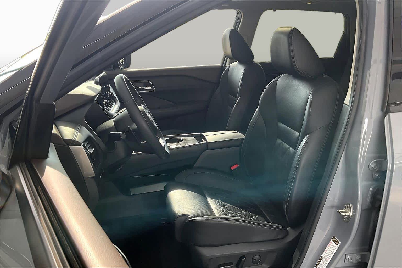Used 2023 Boulder Gray Pearl Nissan Platinum image 8