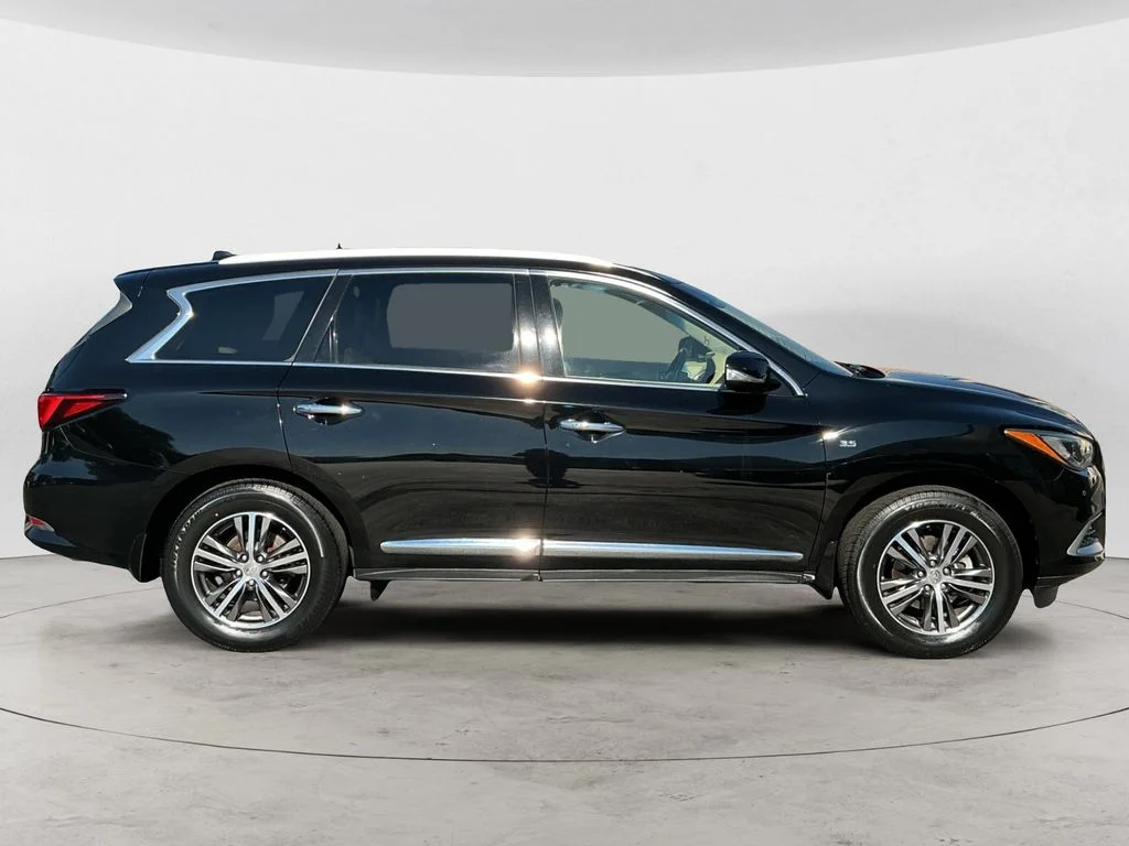 Used 2016 Black INFINITI Base image 4