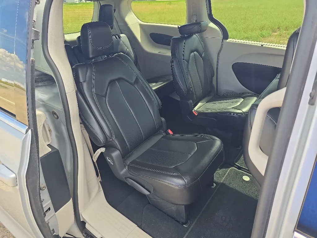 Used 2024 Silver Chrysler Touring L image 38