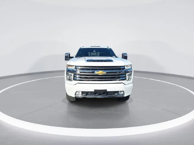 Used 2023 Beige Chevrolet High Country image 3