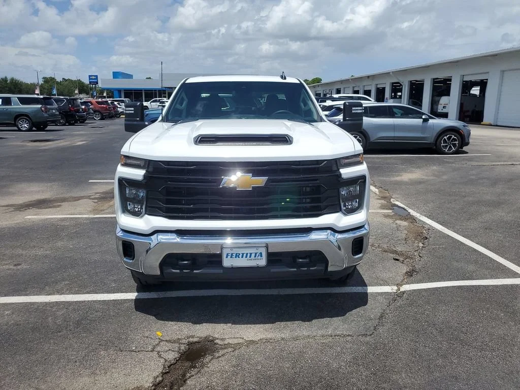 New 2026 Summit White Chevrolet WT image 18