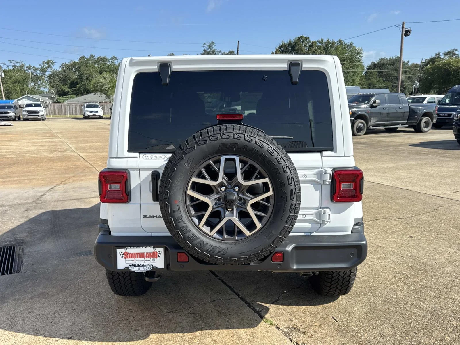 New 2026 Bright White Clear-Coat Exterior Paint Jeep Sahara image 5