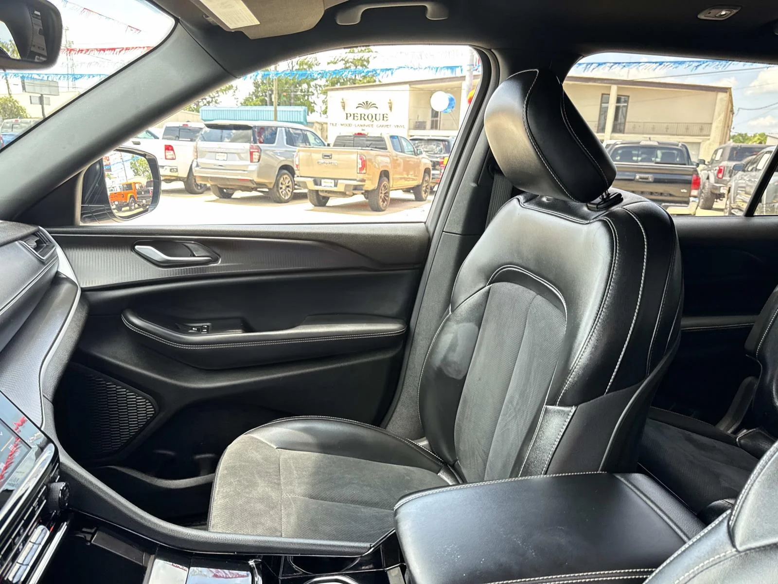 Used 2023 Diamond Black Crystal Pearlcoat Jeep Altitude image 15