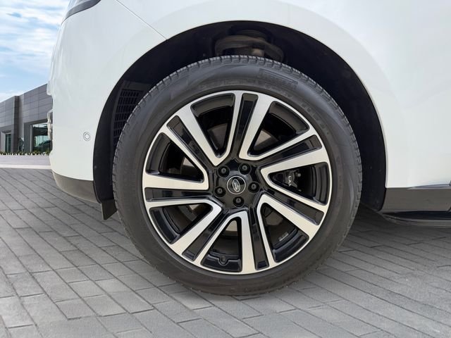 Certified Used 2023 Fuji White Land Rover SE image 9