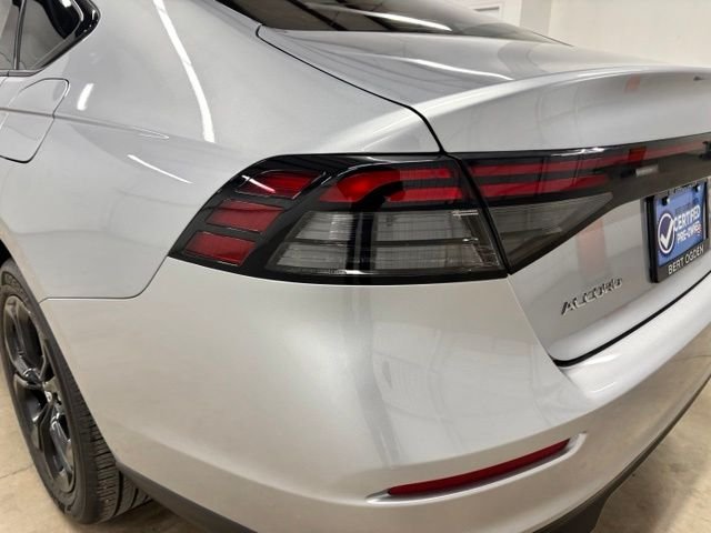 Used 2025  Honda SE image 5