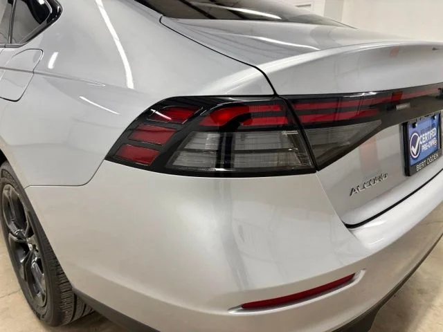 Used 2025  Honda SE image 5