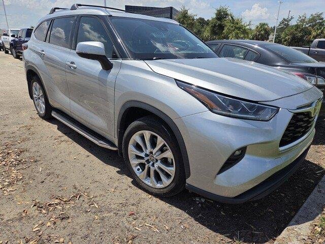 Used 2020 Celestial Silver Metallic Toyota Limited image 3