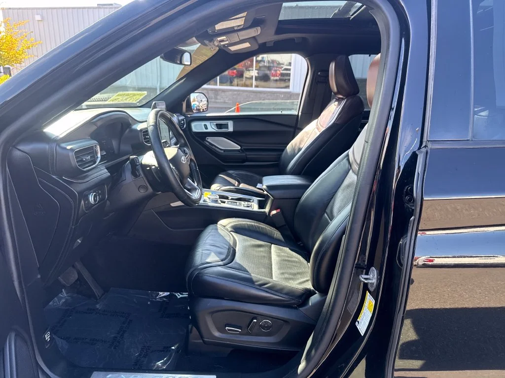 Used 2020 Black Ford Platinum image 4