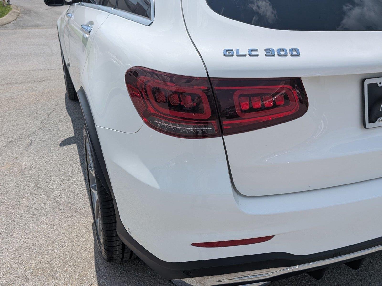 Used 2022 Polar White Mercedes-Benz GLC 300 image 12