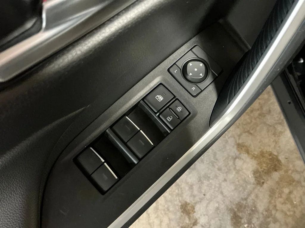 Used 2025  Toyota XLE image 14