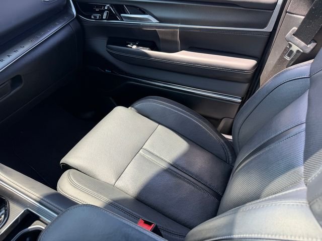 Used 2024 White Jeep  image 20