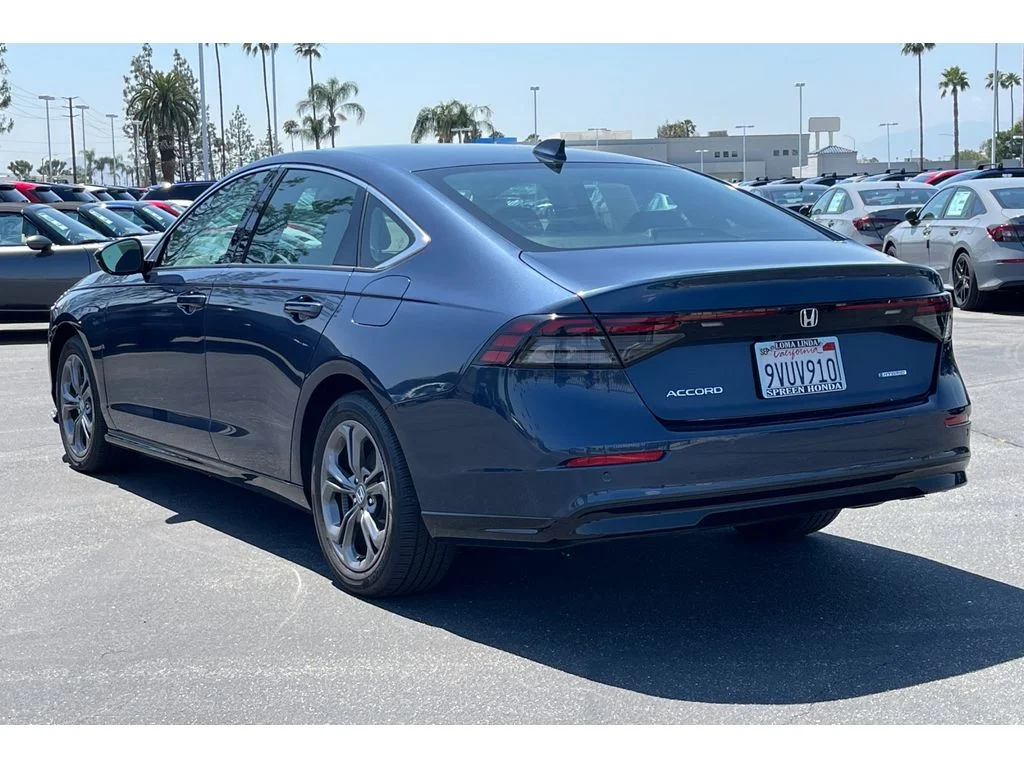 Used 2025 Canyon River Blue Metallic Honda EX-L image 3