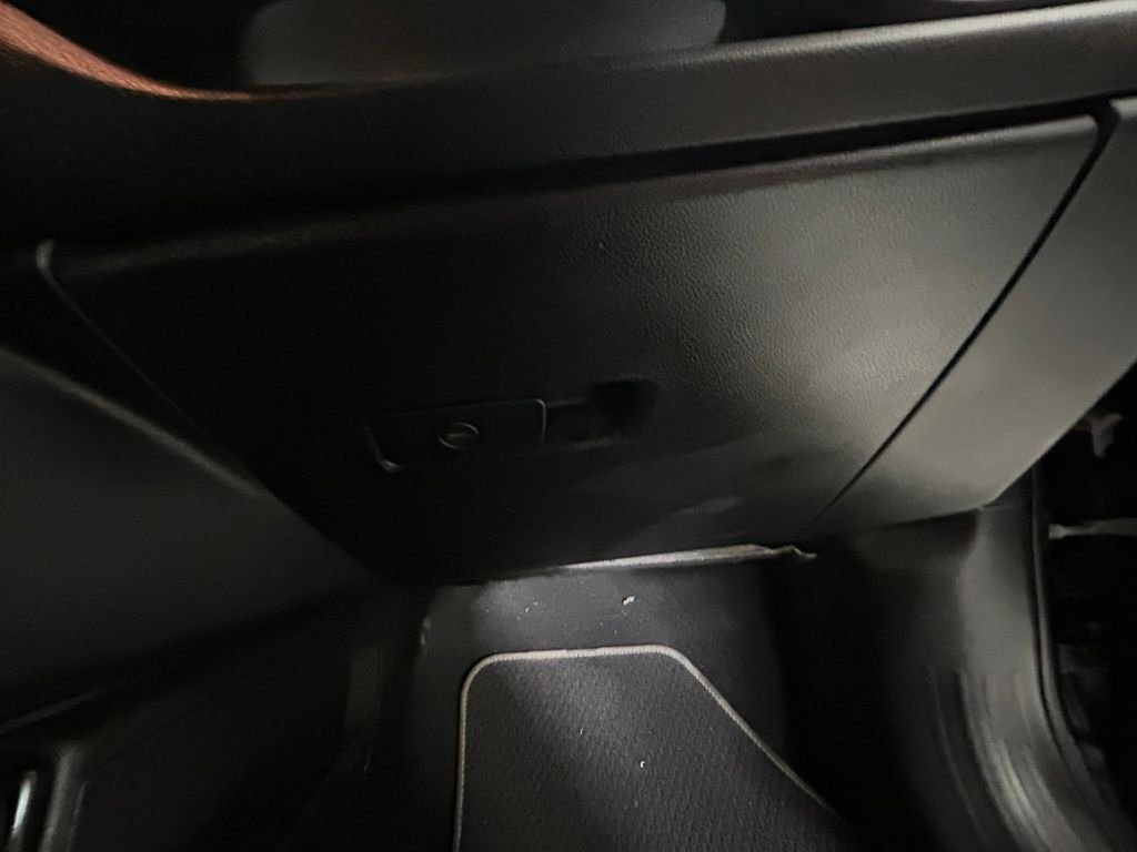 Used 2021 Black Jeep Latitude image 24