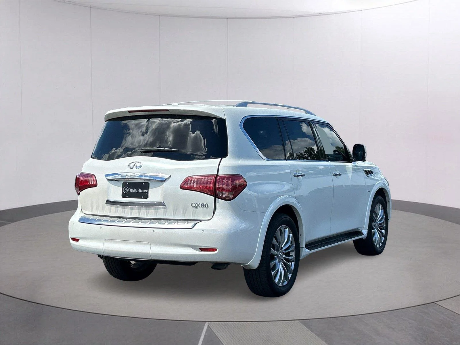 Used 2015 Majestic White INFINITI 4WD image 7