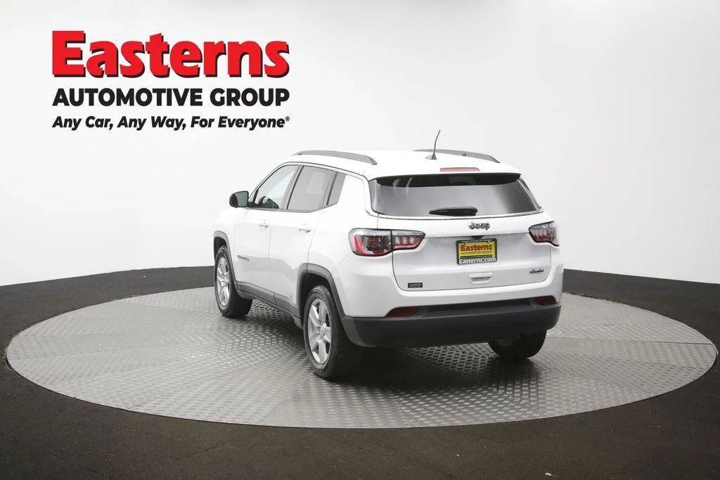 Used 2022 White Jeep Latitude image 65