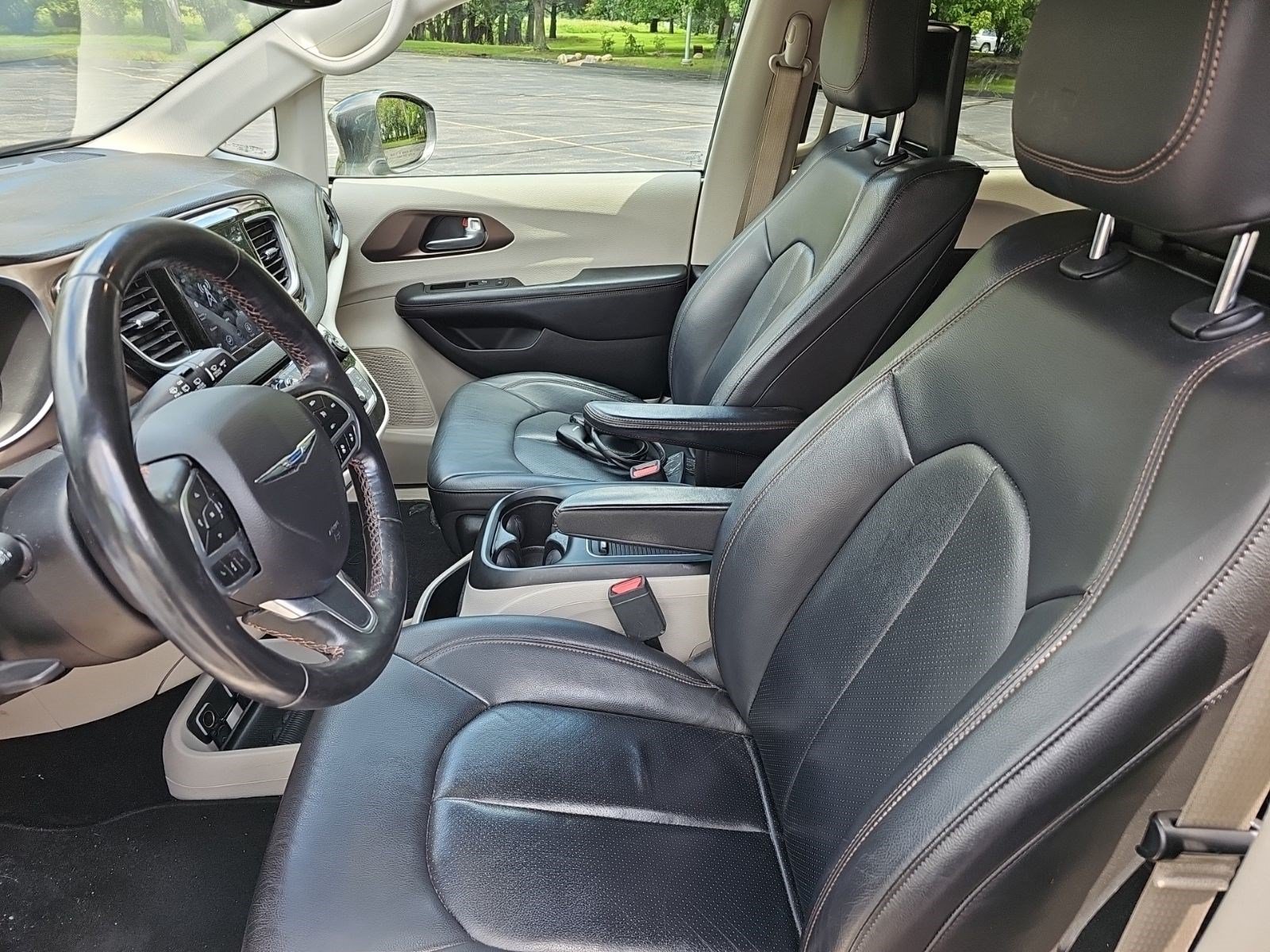 Used 2019 Granite Crystal Metallic Clearcoat Chrysler Touring L Plus image 19