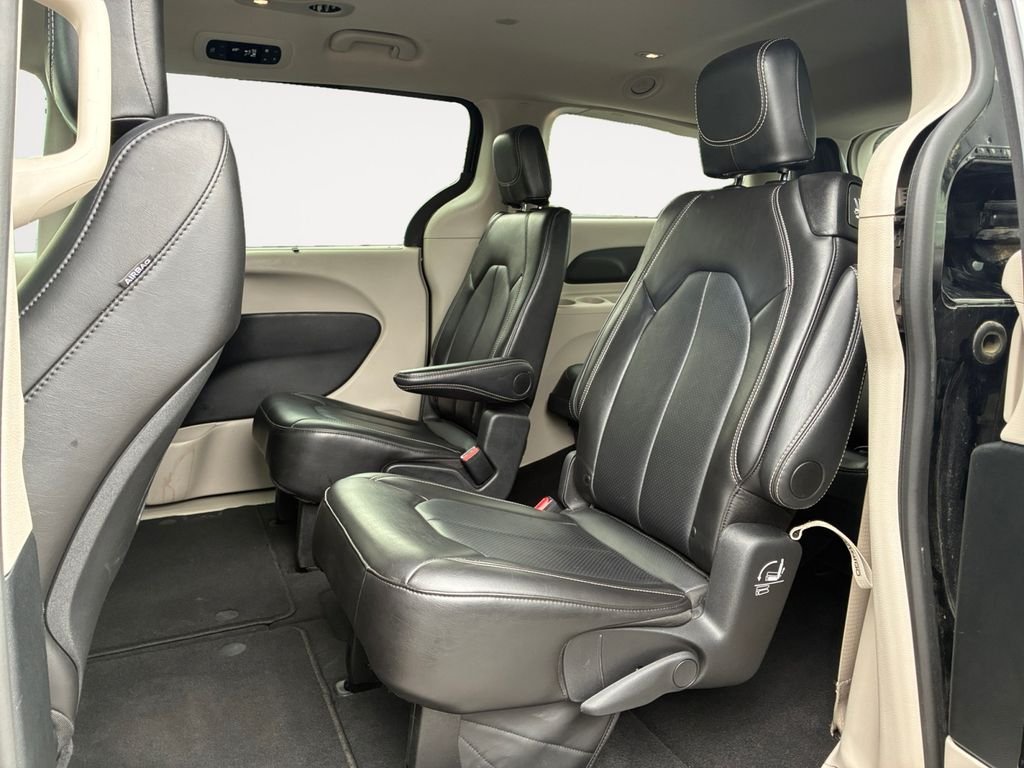 Used 2024 Black Chrysler Touring L image 13