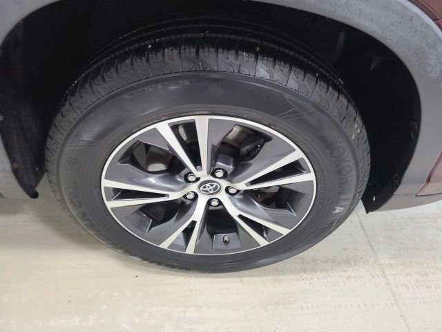 Certified Used 2019 Ooh La La Rouge Mica Toyota LE image 32