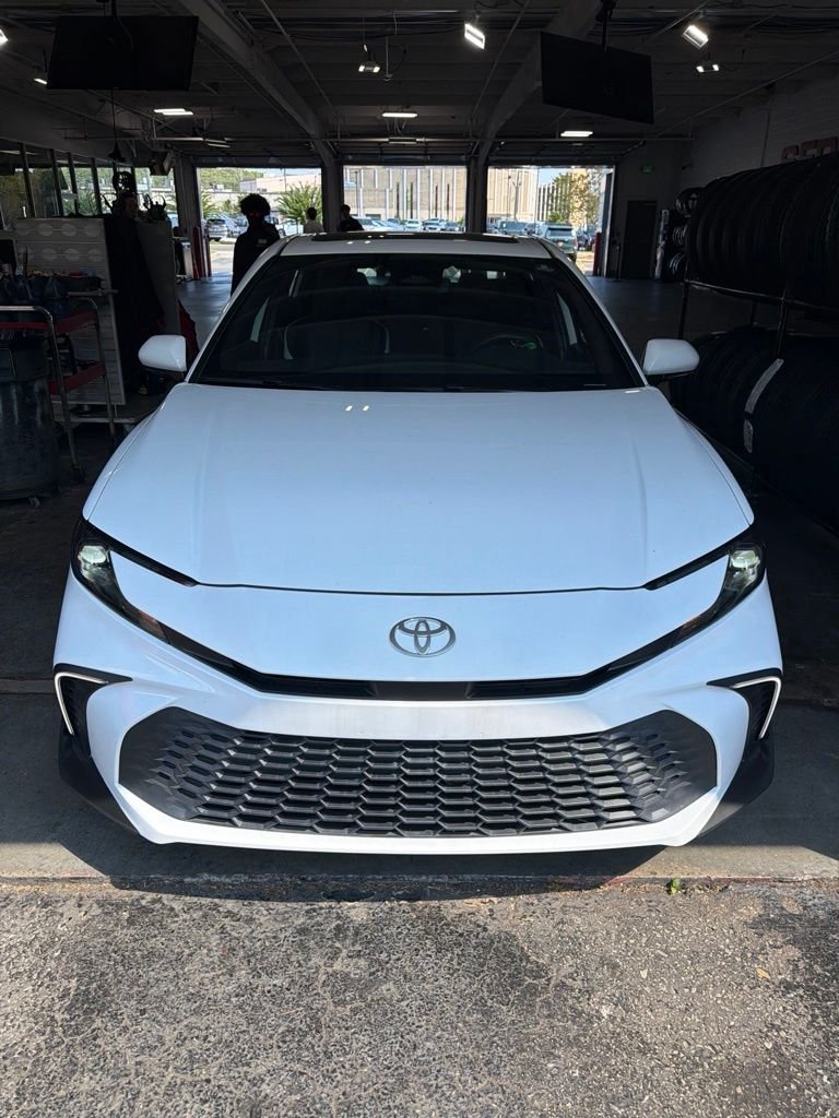 Used 2025  Toyota SE image 1