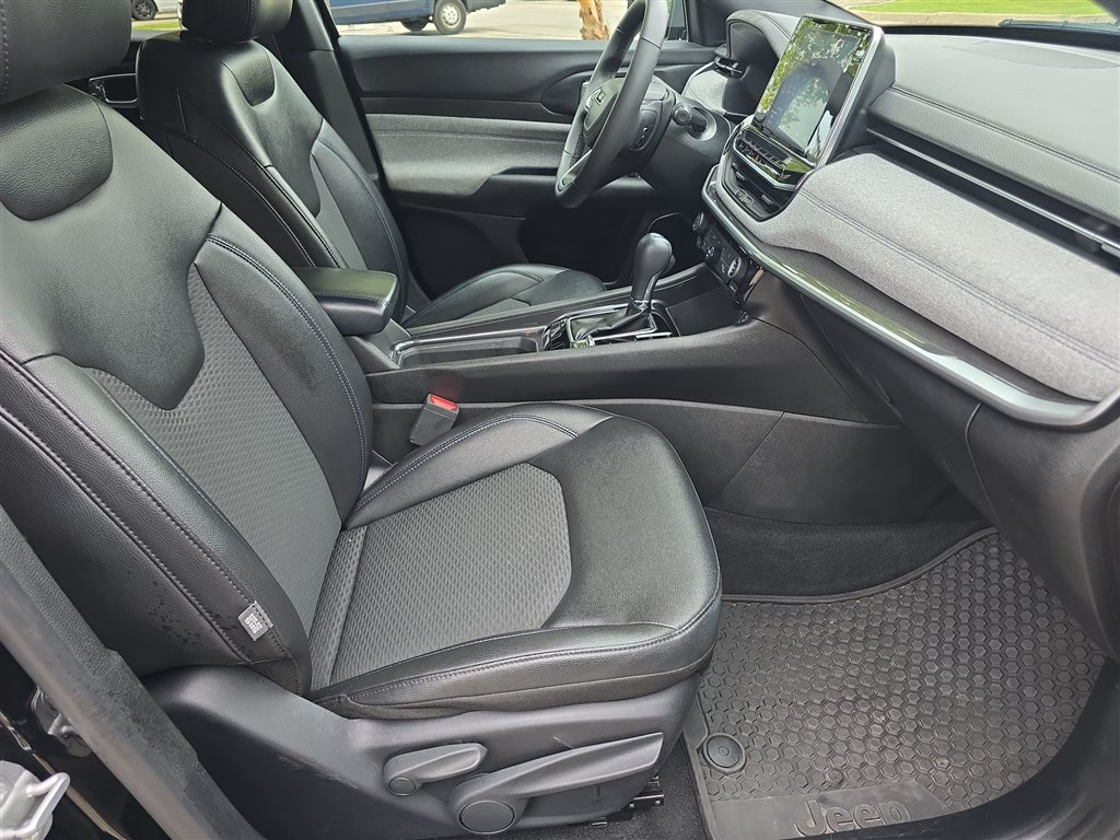Certified Used 2025 Black Jeep Latitude image 16