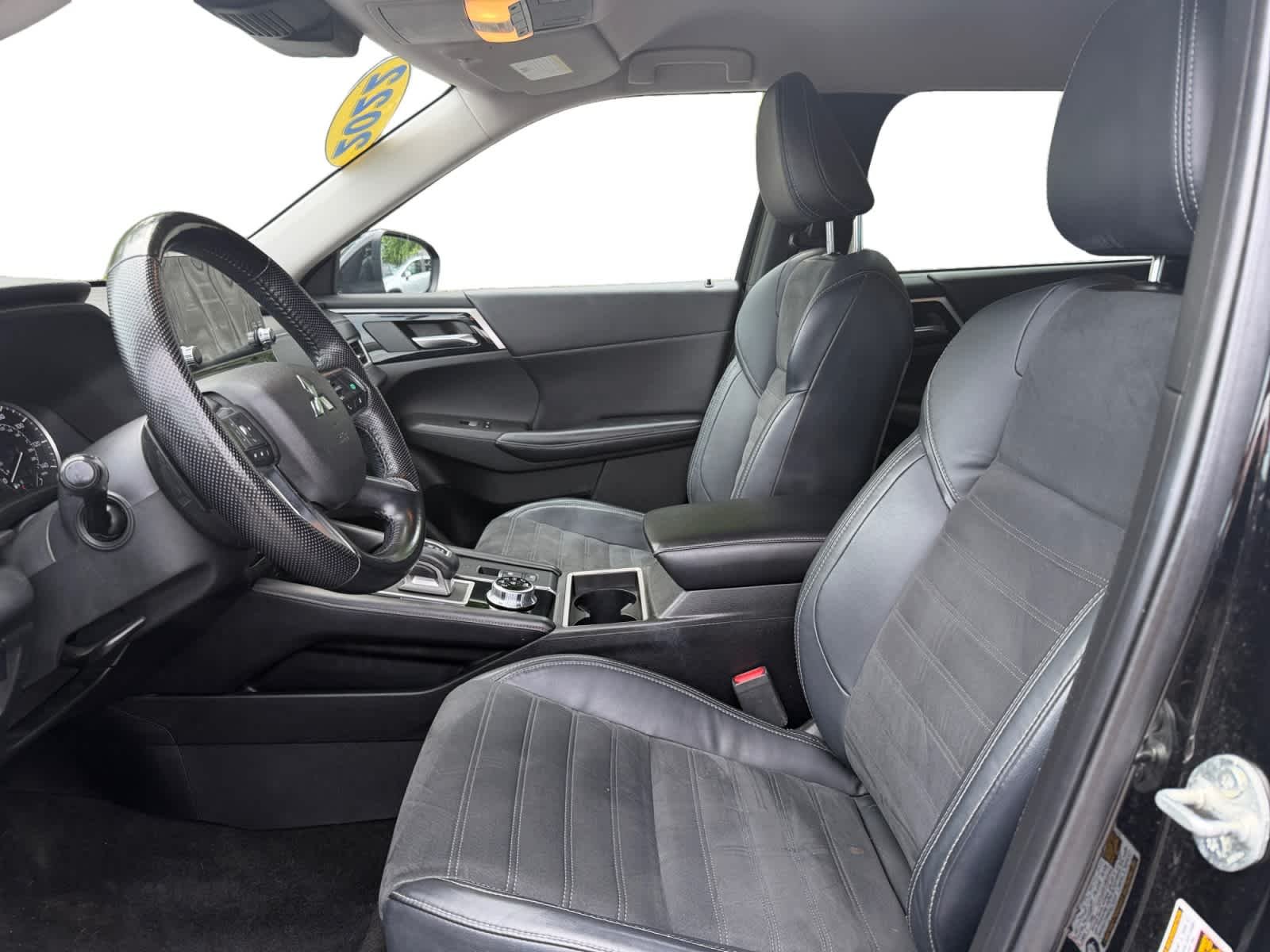 Used 2022 Labrador Black Pearl Mitsubishi SE image 10