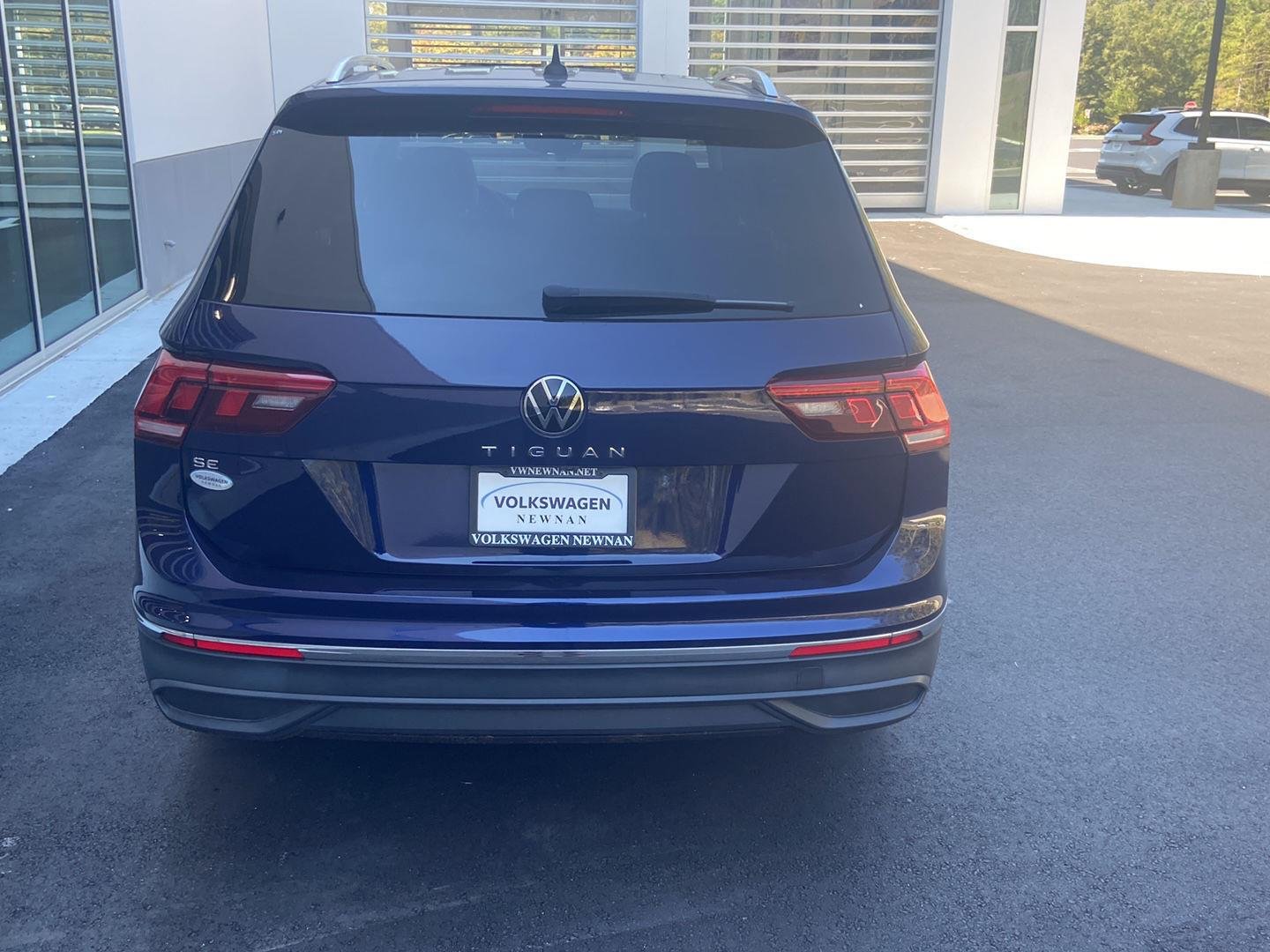Used 2023 Atlantic Blue Metallic VOLKSWAGEN SE image 6
